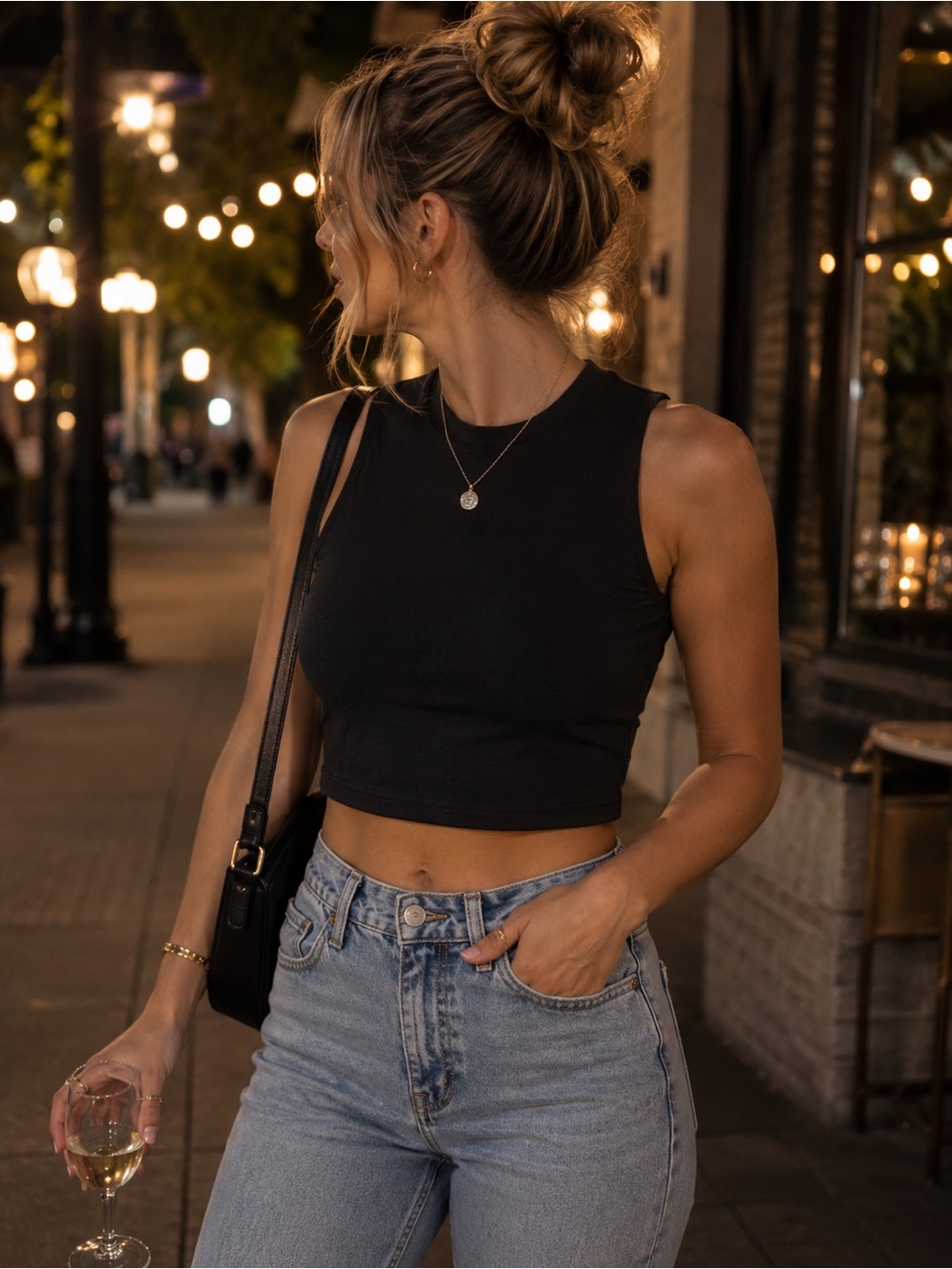 ReoRia Black Sleeveless Cropped Tank Top